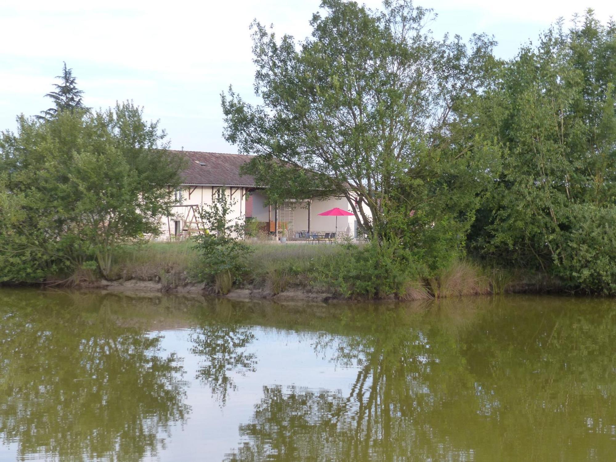 Gites Domaine De La Rochere Domsure Exteriör bild